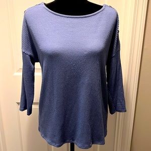 W5 grayish blue 3/4 sleeve top in EUC. Size medium.
